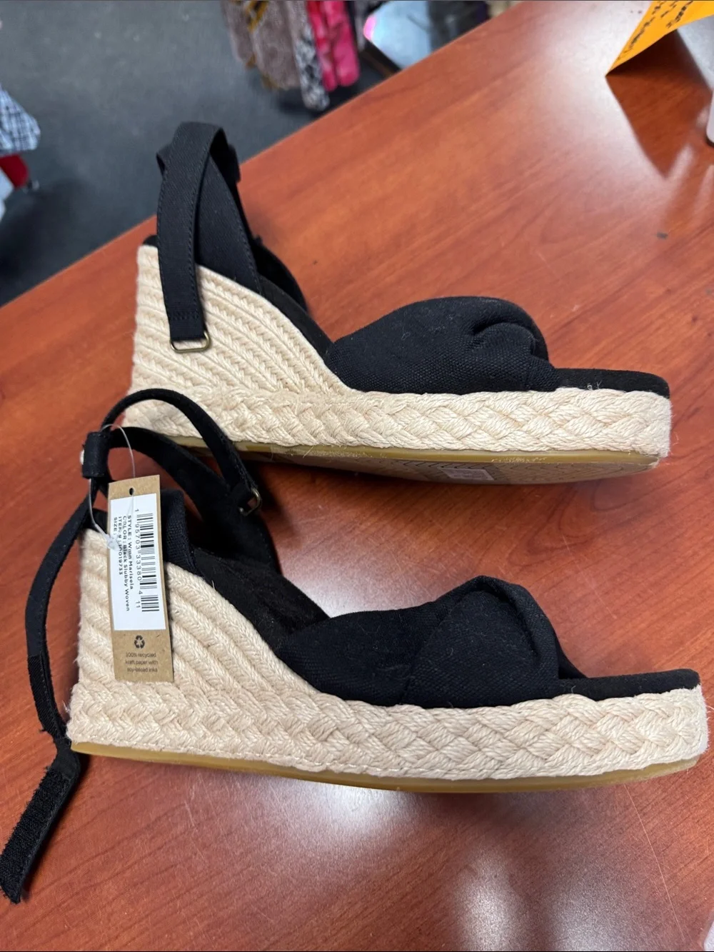 Toms wedges size 9.5 // 082607